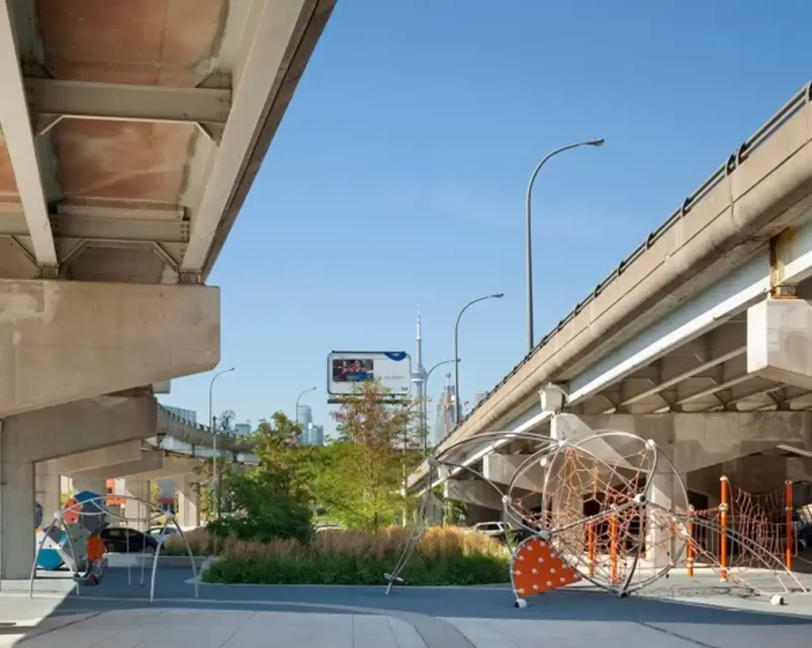 ASLA 2016 Professional General Design Award of Excellence. Underpass park, PFS / Tom Arban